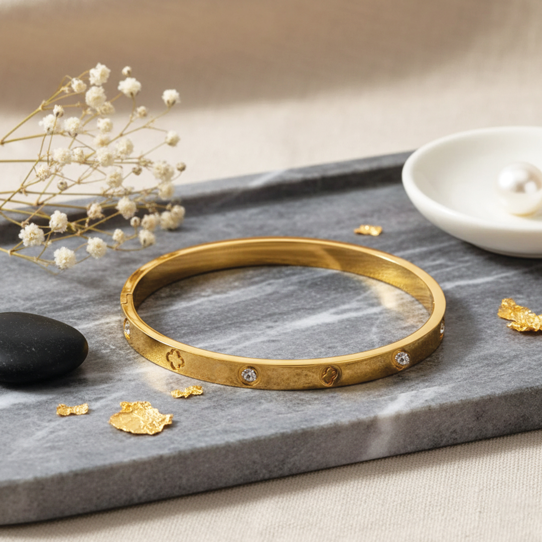 Classic Bangle - Clover