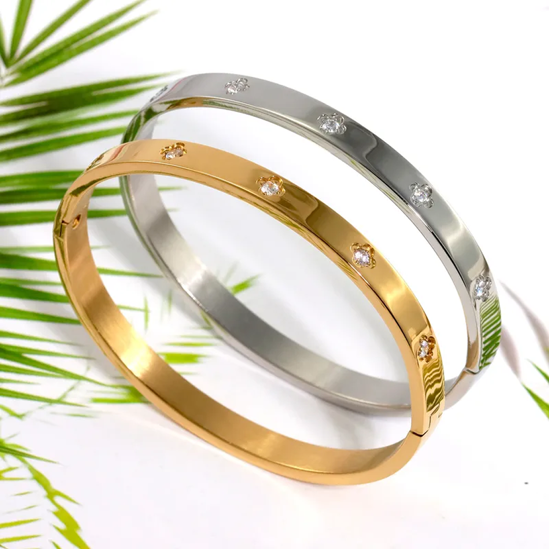 Classic Bangle - Clover