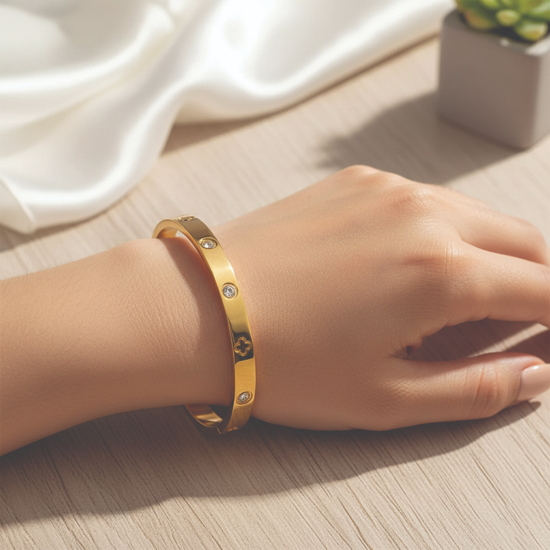 Classic Bangle - Clover